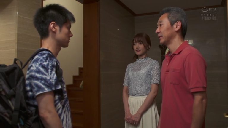 con-trai-moi-lon-va-nguoi-me-ke-xinh-dep